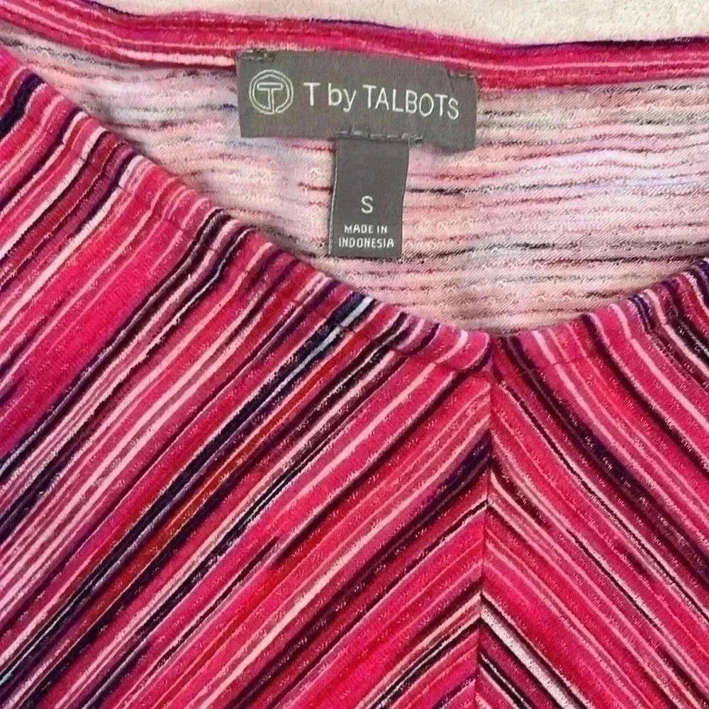 T by Talbots Top. V-neck. Longsleeves w/button detailing. Pink/black pattern. S. - Picture 2 of 8